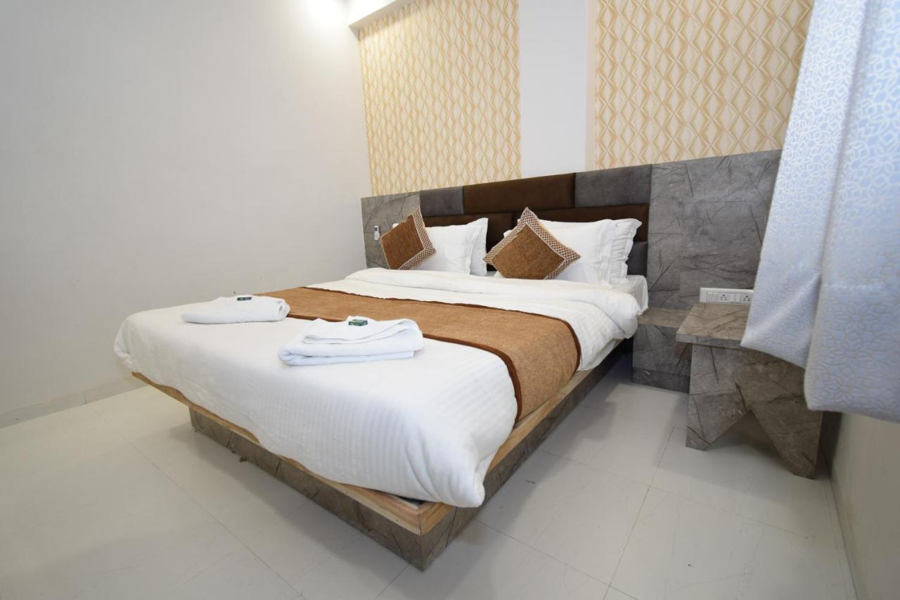 Hotel A1 Vastrapur Ahmadábád Exteriér fotografie